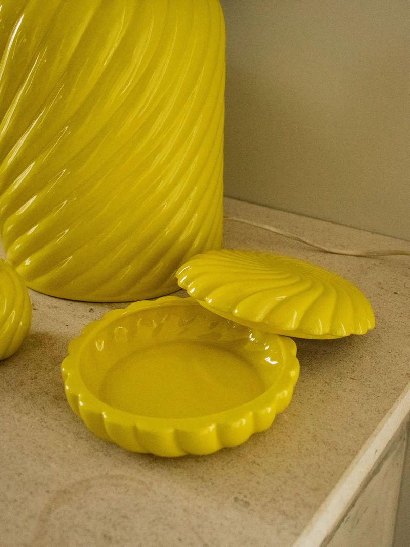 Julia, l'ensemble lampe, boîte et diffuseur en céramique jaune N°712