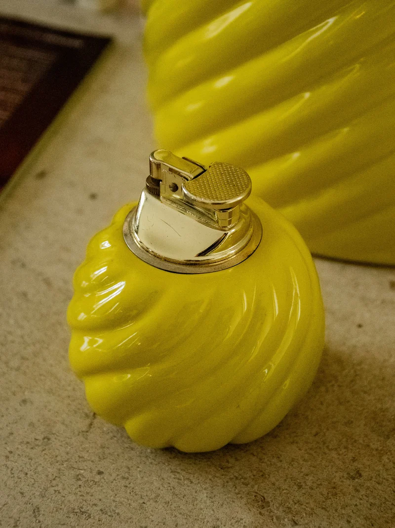 Julia, l'ensemble lampe, boîte et diffuseur en céramique jaune N°712