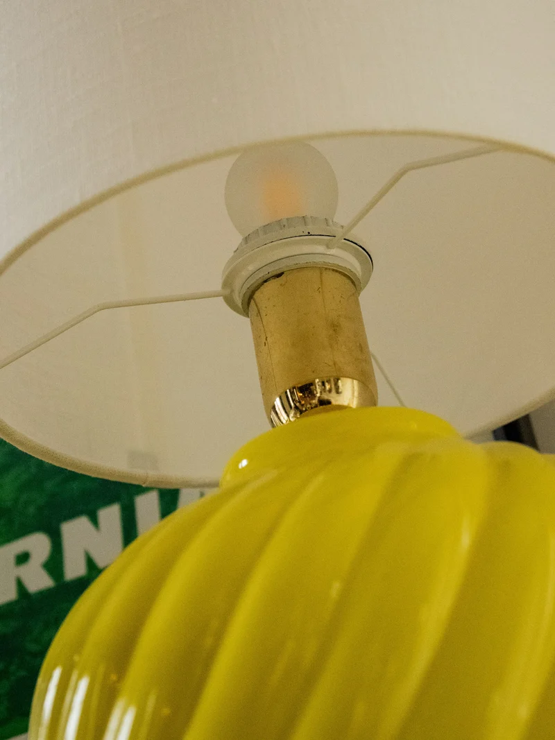 Julia, l'ensemble lampe, boîte et diffuseur en céramique jaune N°712