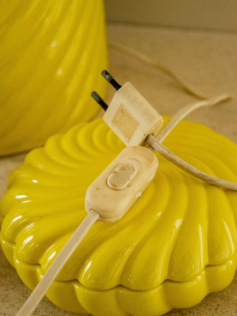 Julia, l'ensemble lampe, boîte et diffuseur en céramique jaune N°712