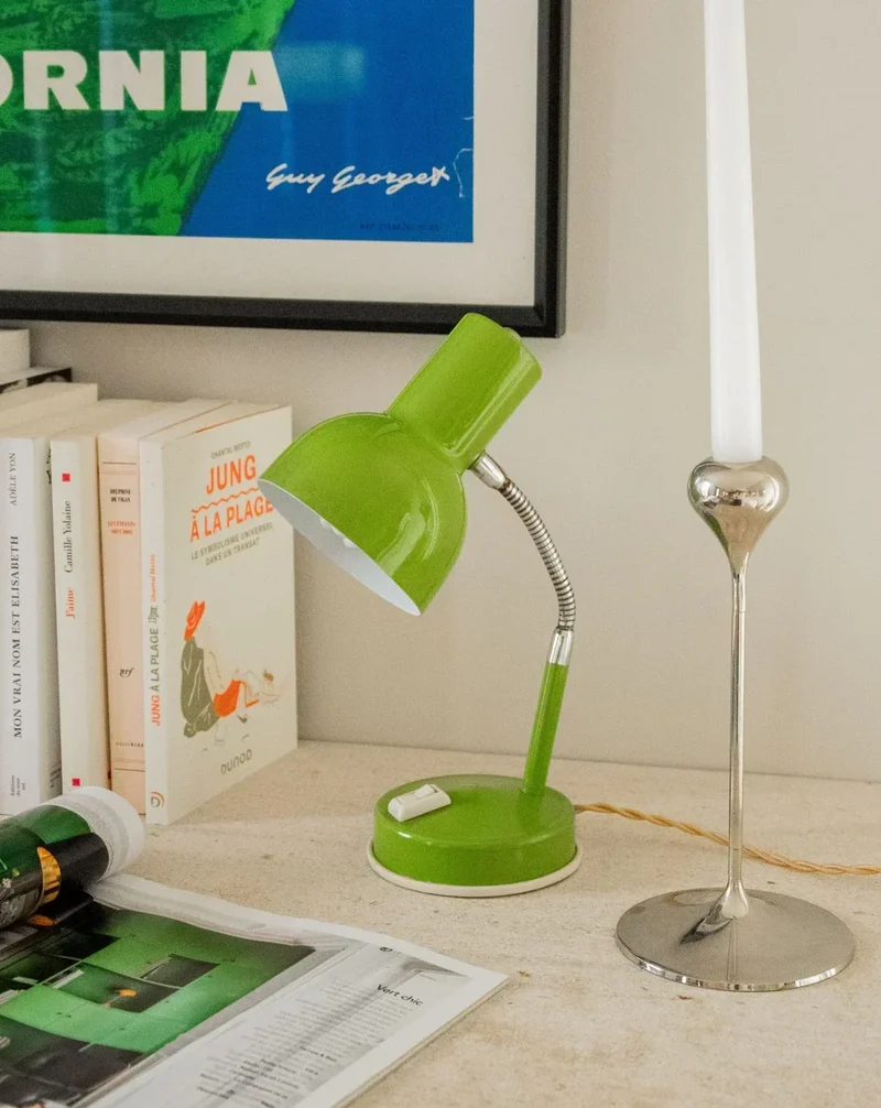 Julia, la lampe de bureau verte en métal N°705