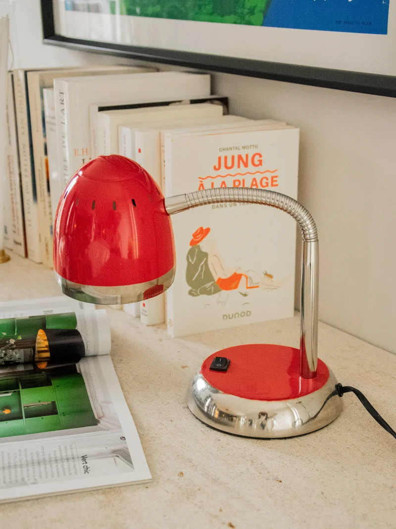 Julia, la lampe de bureau rouge en métal N°704