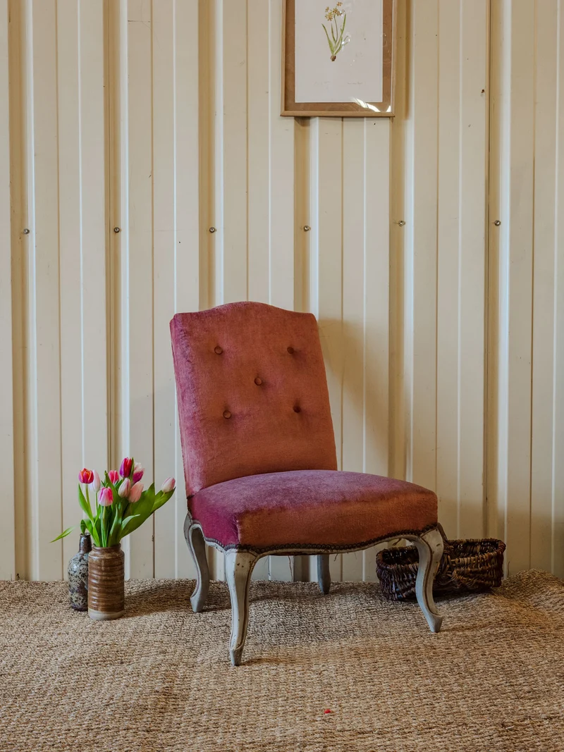 Ernest, le fauteuil en velours rose N°702