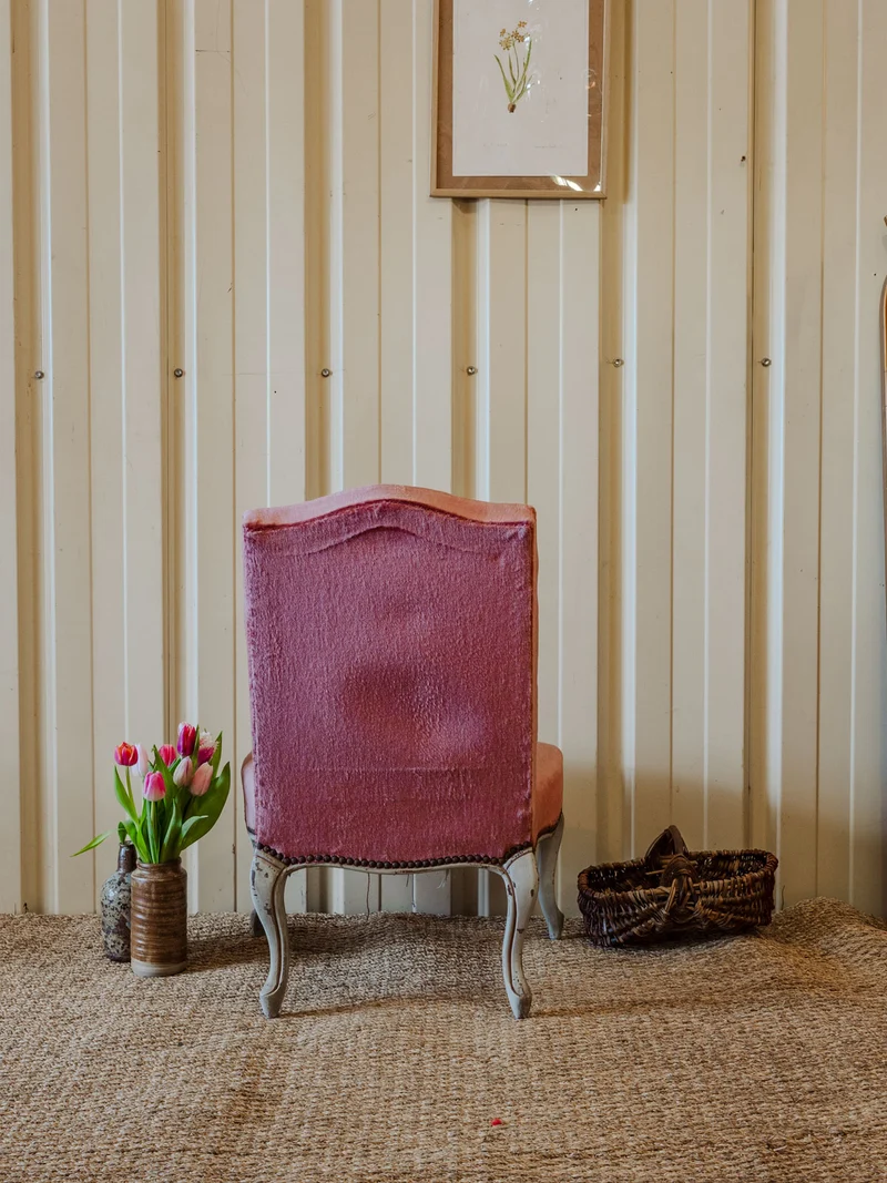 Ernest, le fauteuil en velours rose N°702