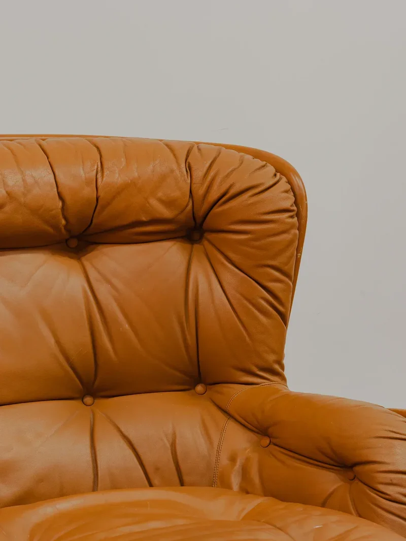 Jakob, le fauteuil en cuir pivotant N°860