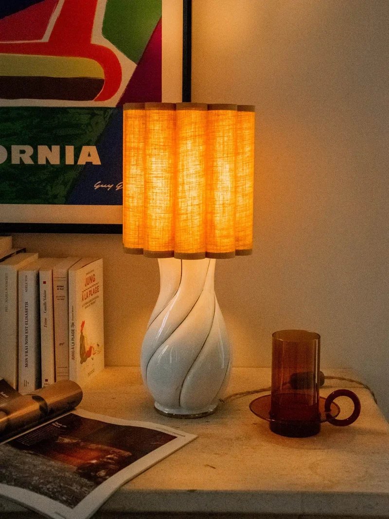 Julia, la lampe moutarde en céramique N°700