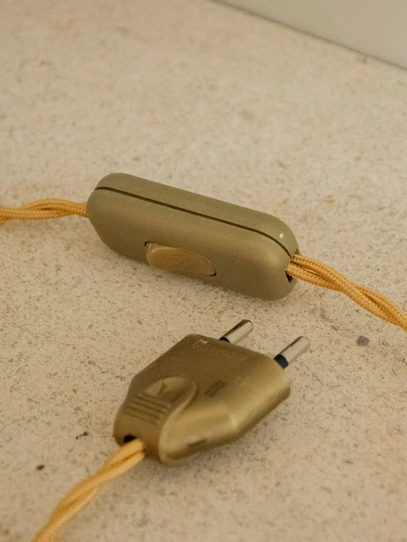 Julia, la lampe moutarde en céramique N°700