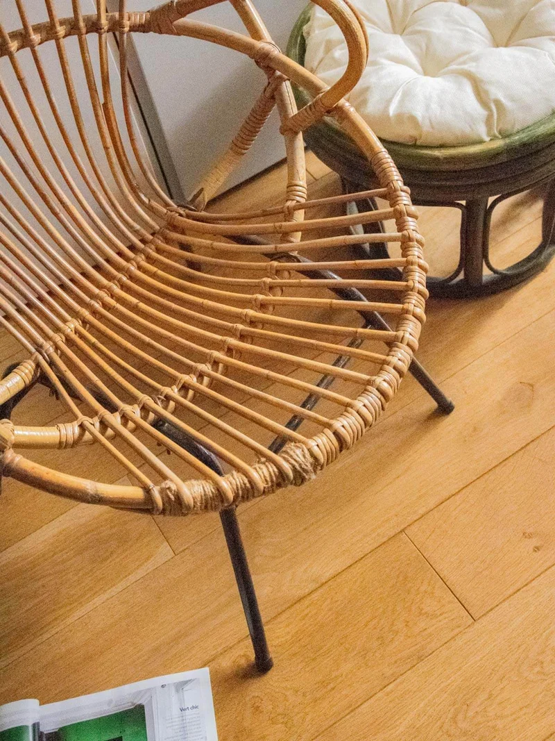 Ernest, le fauteuil en rotin et métal noir N°710