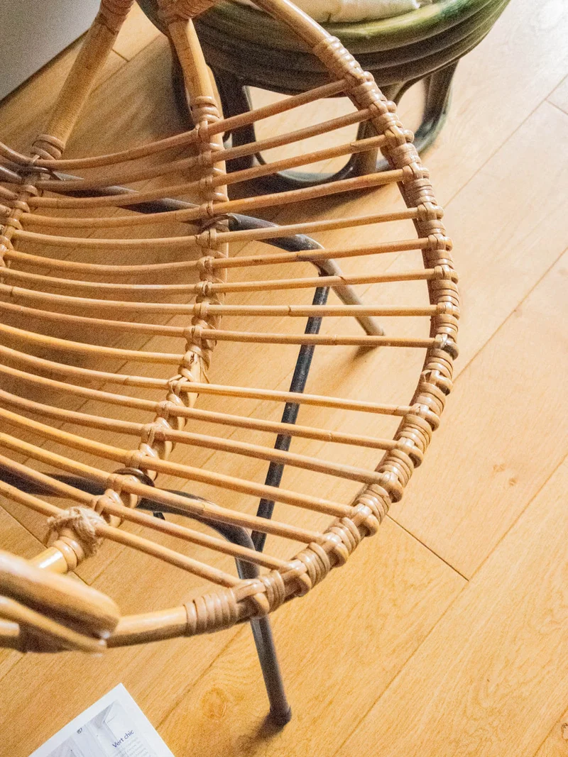 Ernest, le fauteuil en rotin et métal noir N°710