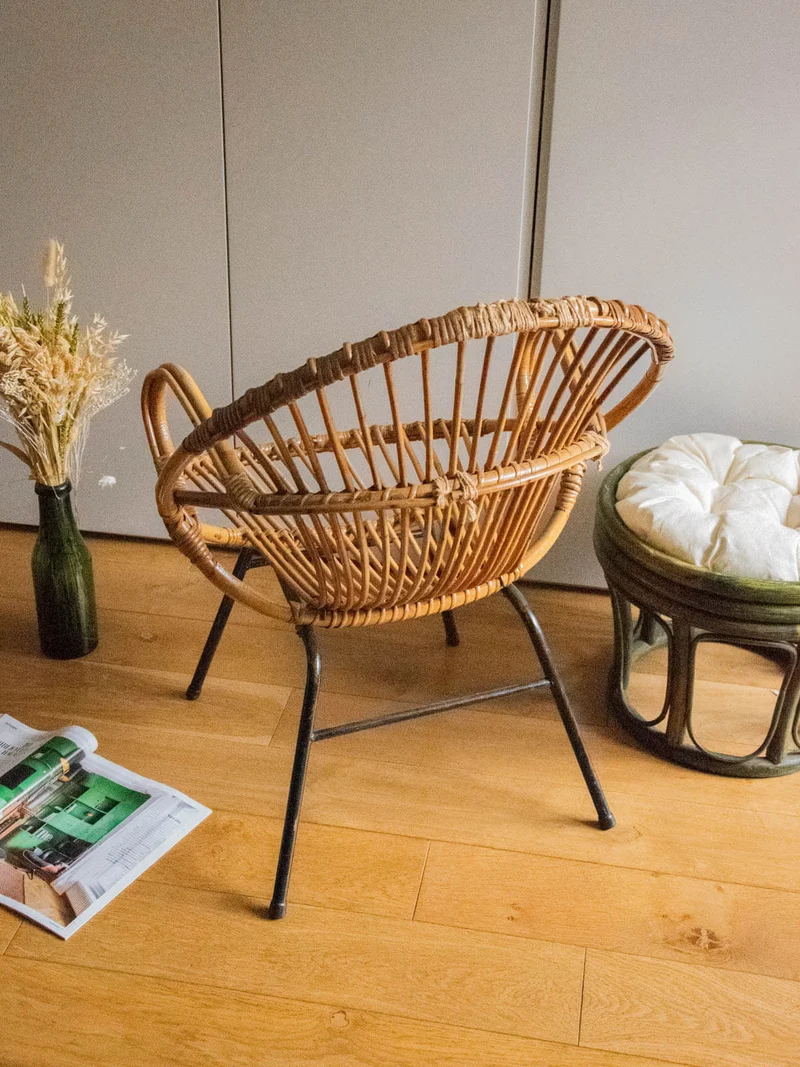 Ernest, le fauteuil en rotin et métal noir N°710