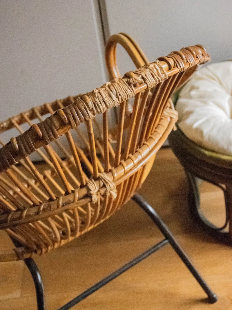 Ernest, le fauteuil en rotin et métal noir N°710