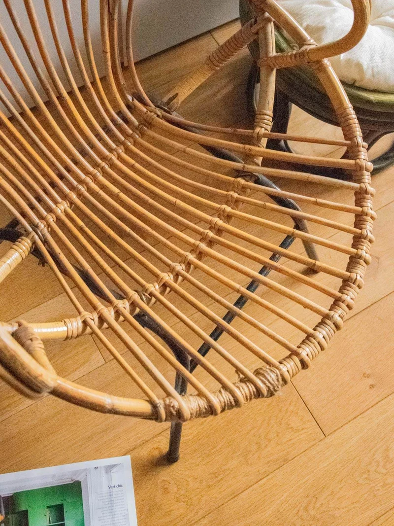 Ernest, le fauteuil en rotin et métal noir N°710