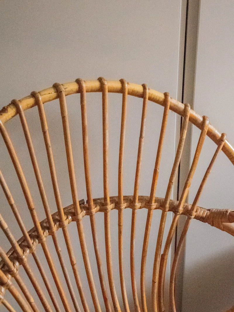 Ernest, le fauteuil en rotin et métal noir N°710