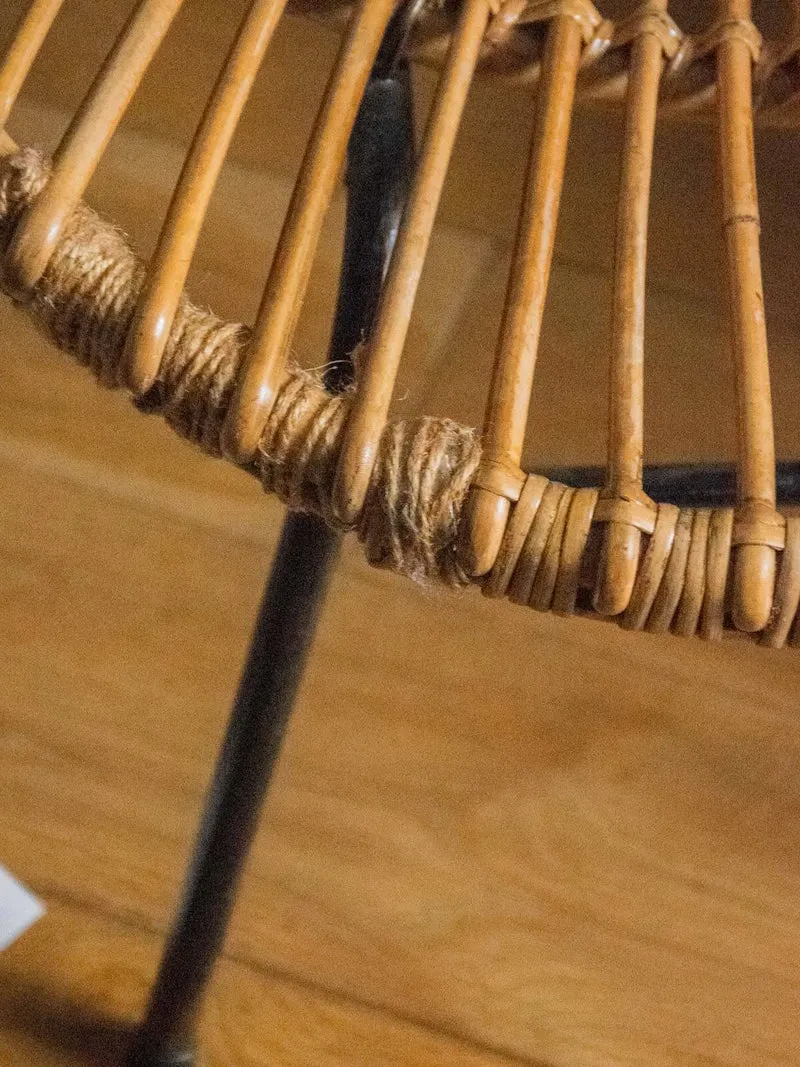 Ernest, le fauteuil en rotin et métal noir N°710