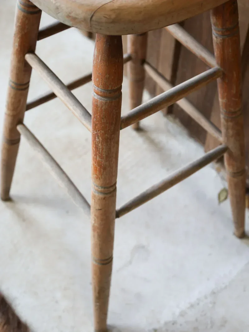 Gaston, le tabouret de bar en bois clair N°127