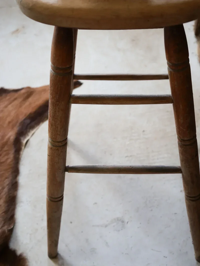 Gaston, le tabouret de bar en bois clair N°127