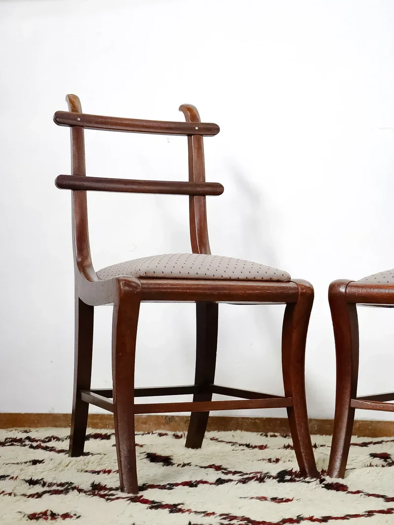 Claude, la paire de chaises en bois N°974