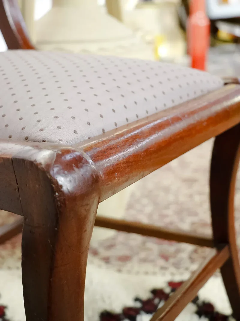 Claude, la paire de chaises en bois N°974