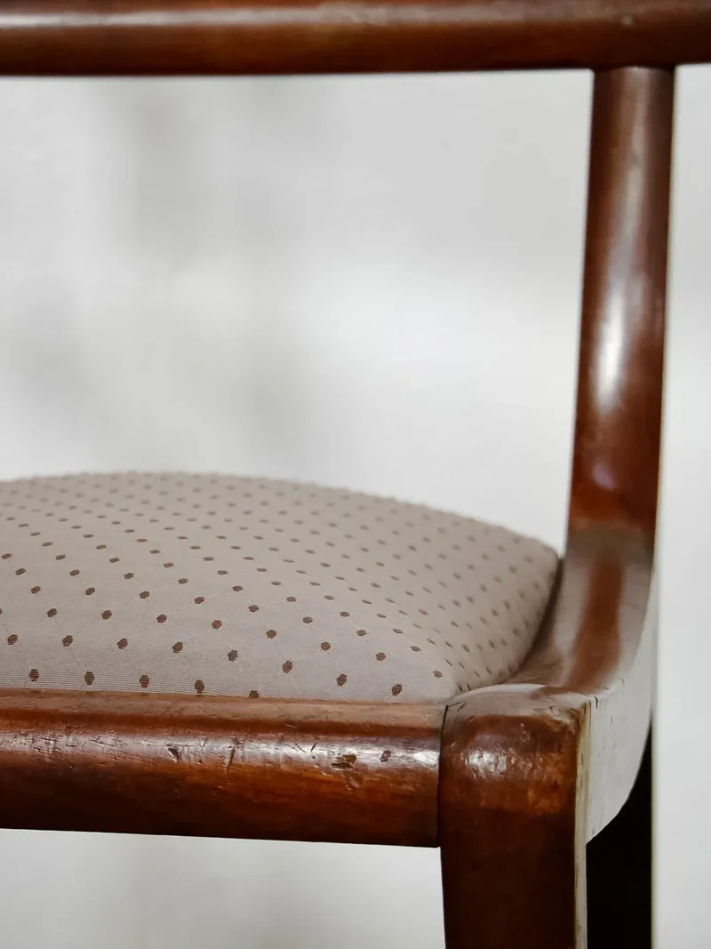 Claude, la paire de chaises en bois N°974