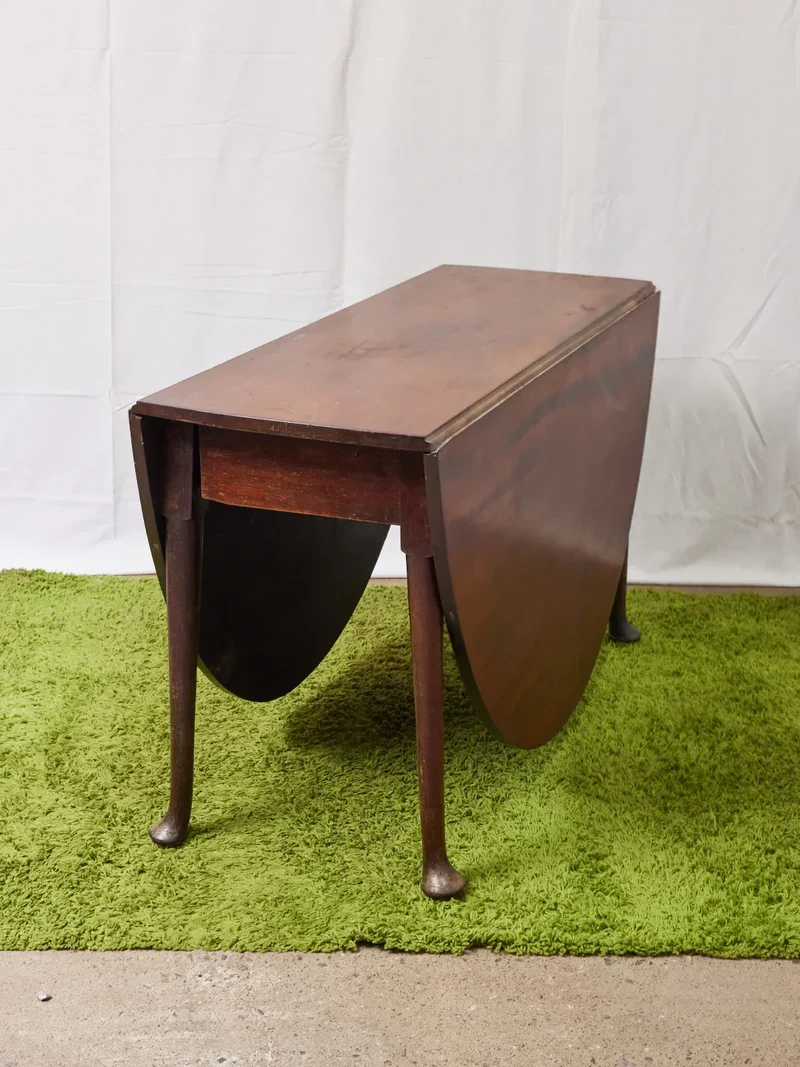 Romy, la grande table à manger pliante en acajou massif N°601