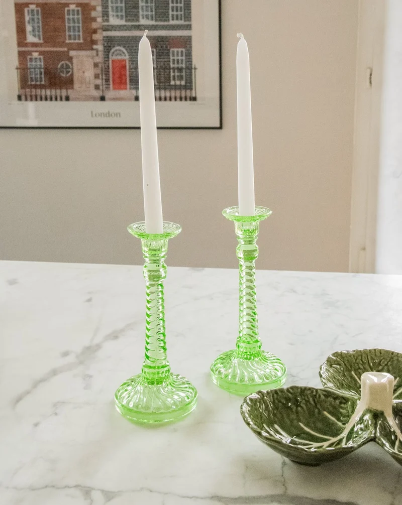 Ulysse, la paire de bougeoirs verts en cristal N°67