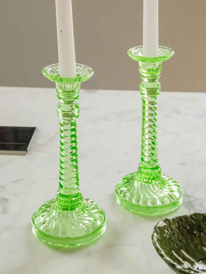 Ulysse, la paire de bougeoirs verts en cristal N°67