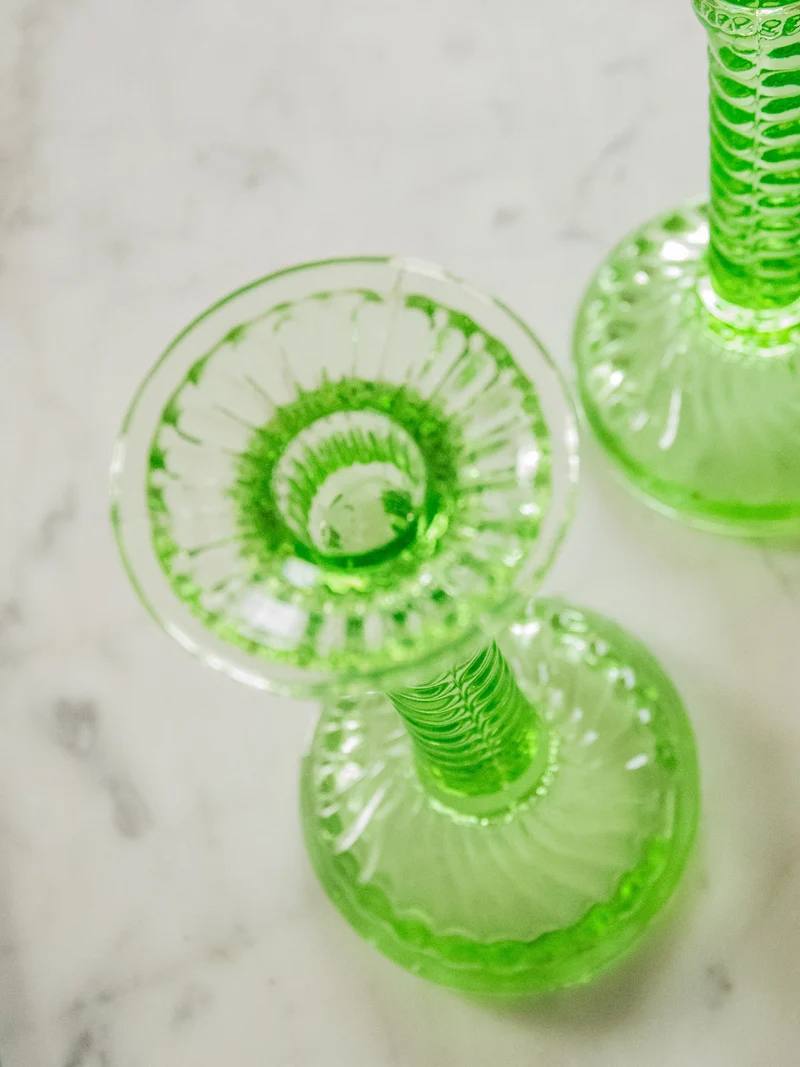 Ulysse, la paire de bougeoirs verts en cristal N°67