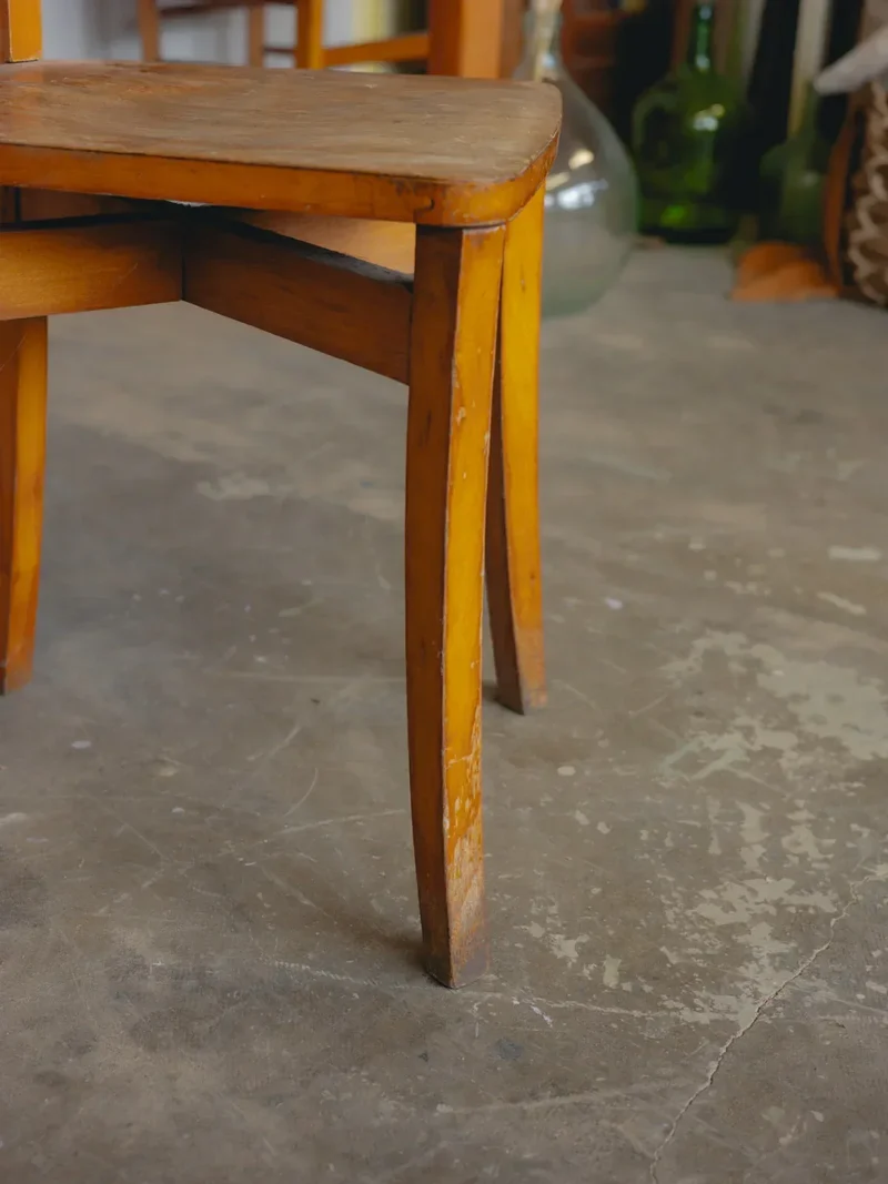 Claude, la chaise bistro en bois N°999