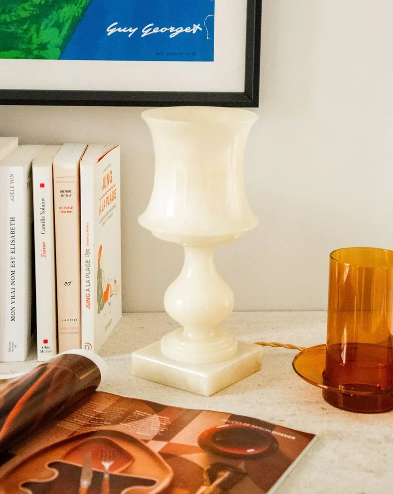 Suzanne, la grande lampe à poser en albâtre N°487