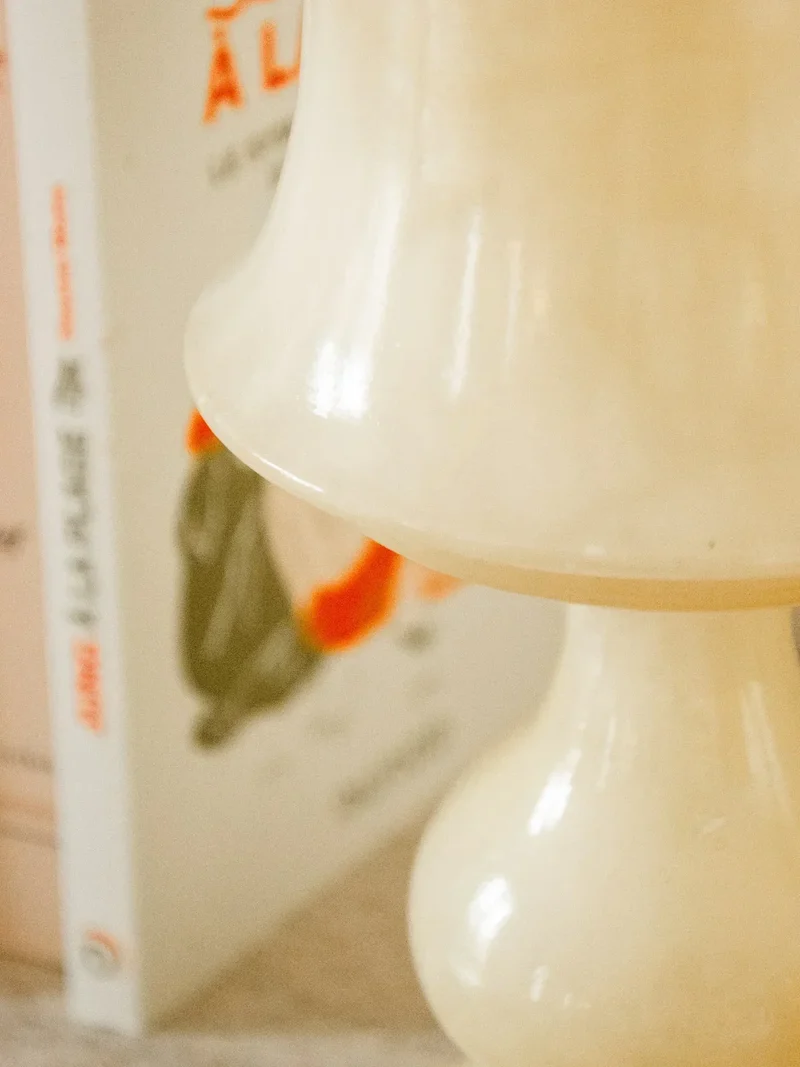 Suzanne, la grande lampe à poser en albâtre N°487