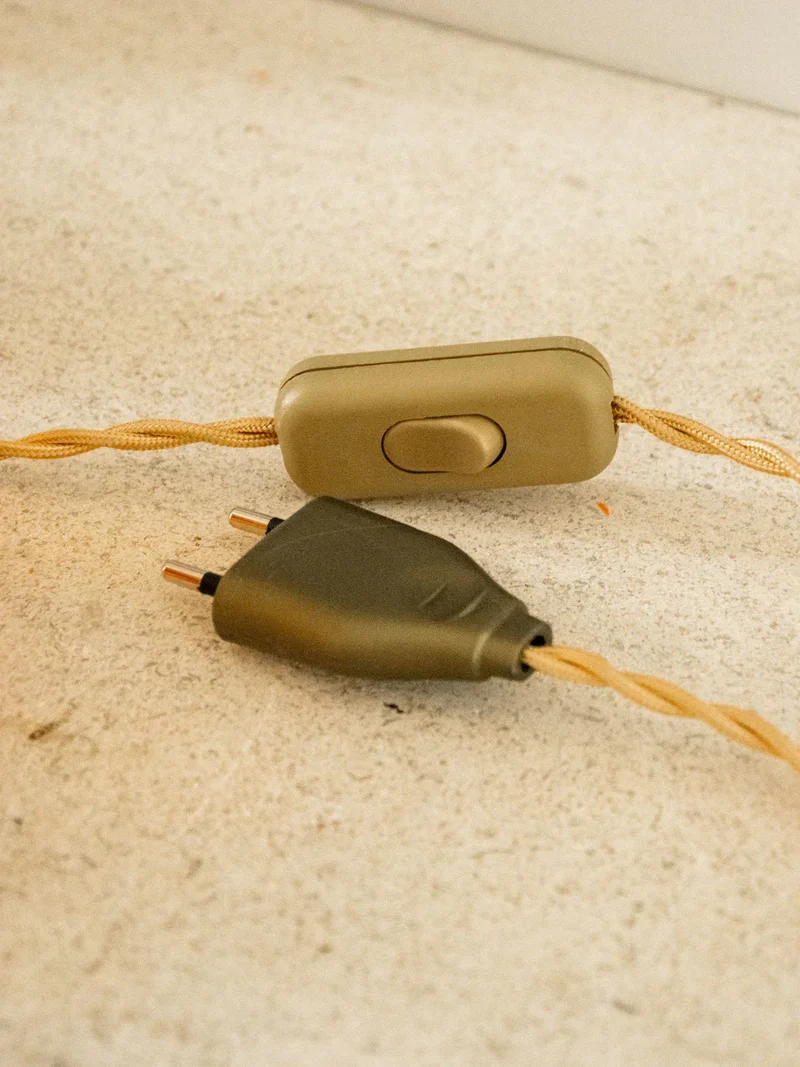 Suzanne, la grande lampe à poser en albâtre N°487