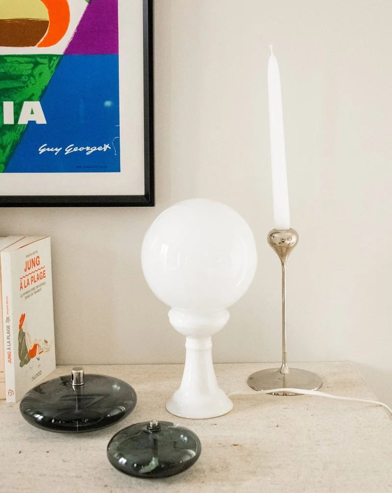 Julia, la lampe globe blanche en verre N°697