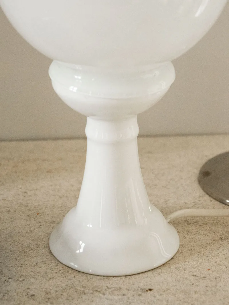 Julia, la lampe globe blanche en verre N°697