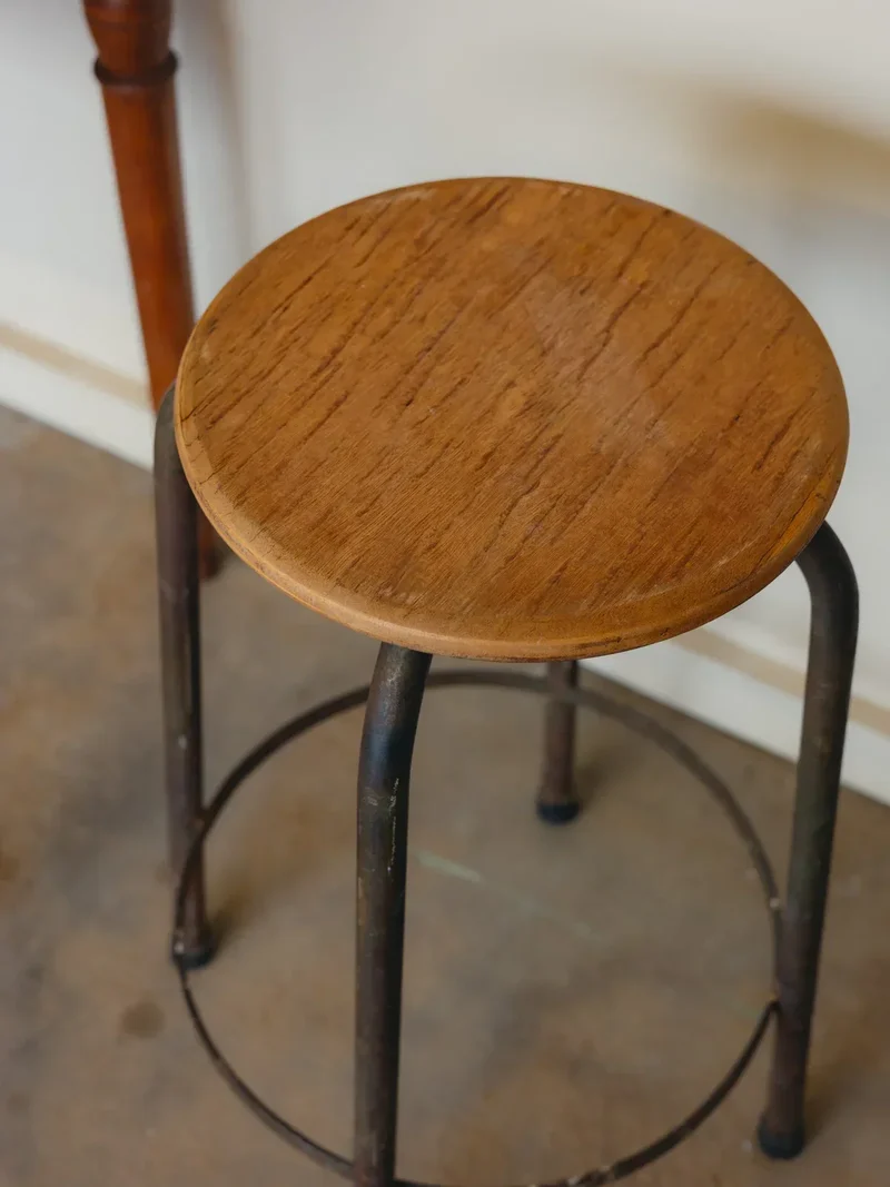 Regis, le tabouret industriel en métal N°839