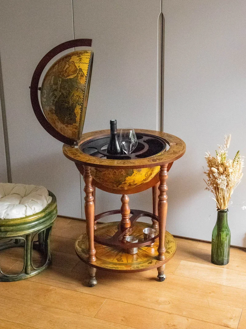 Quentin, le bar globe en bois foncé N°61