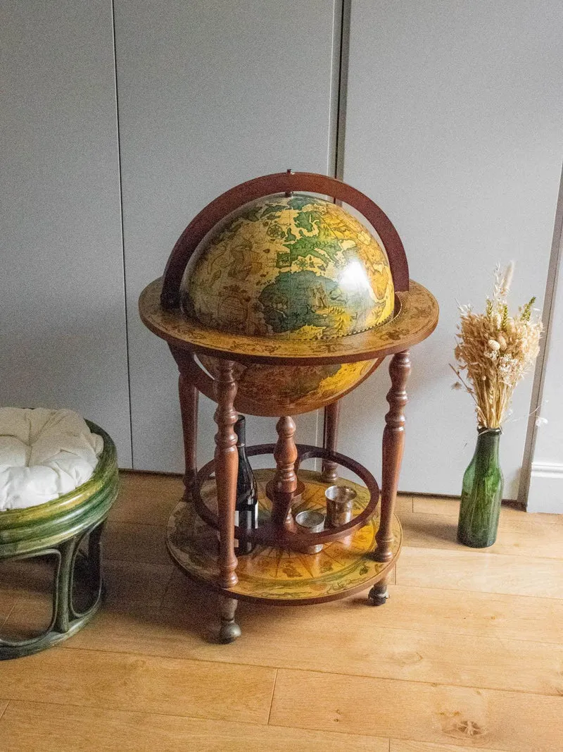 Quentin, le bar globe en bois foncé N°61