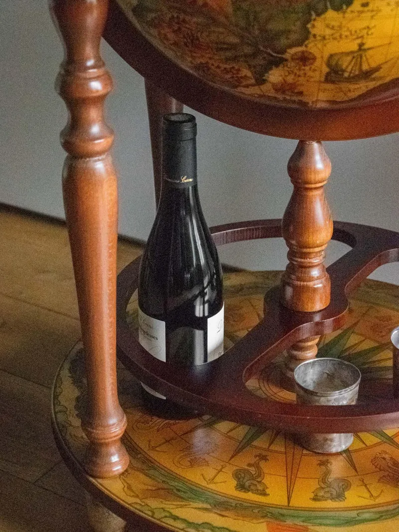 Quentin, le bar globe en bois foncé N°61