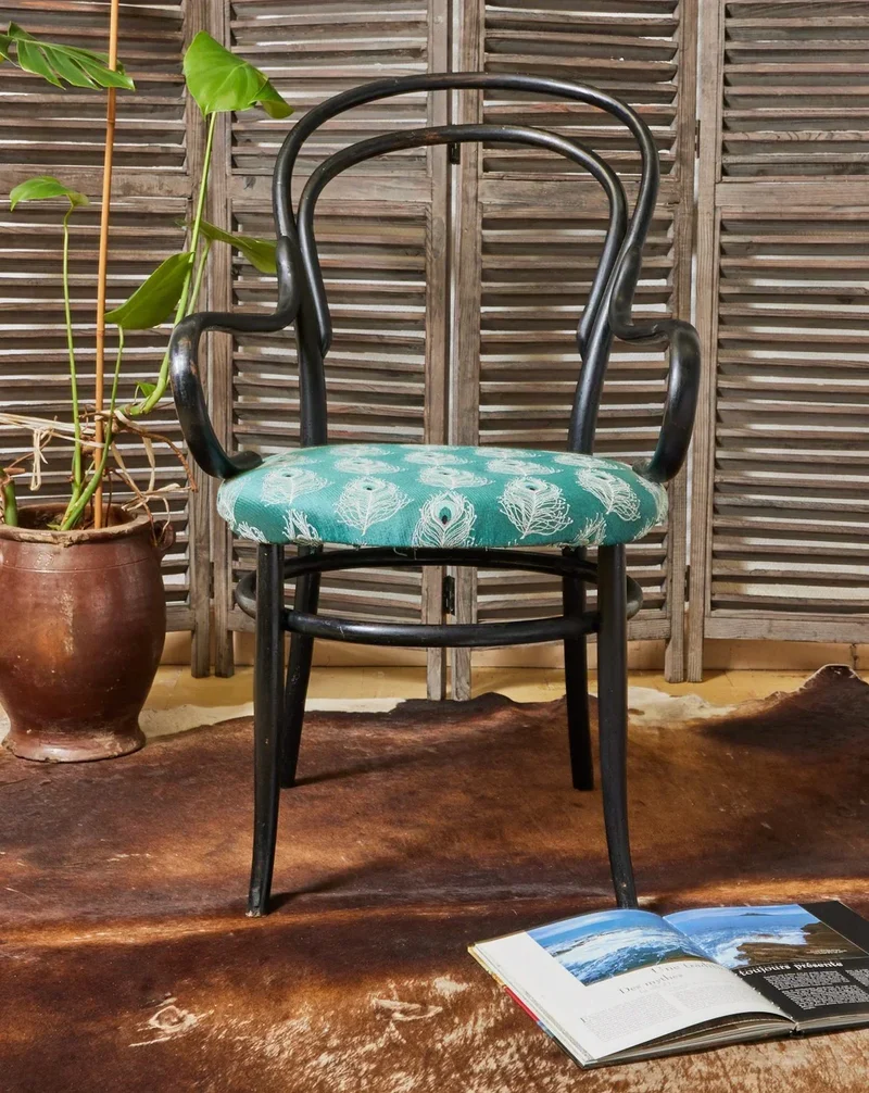 Ernest, le fauteuil en bois noir N°687