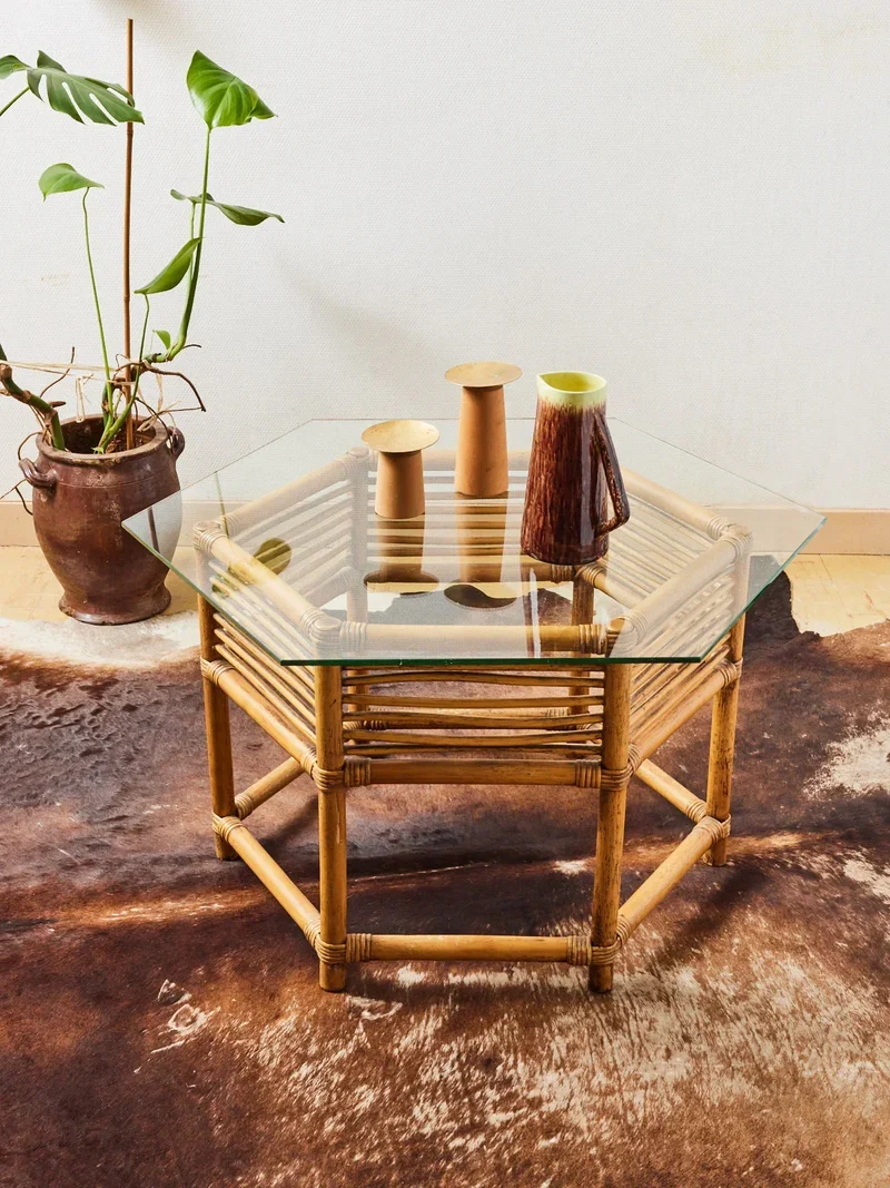 Léonie, la table basse hexagonale en rotin N°457