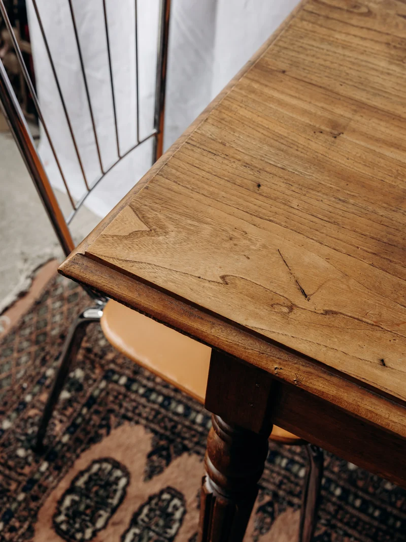Romy, la table à manger en bois clair N°594