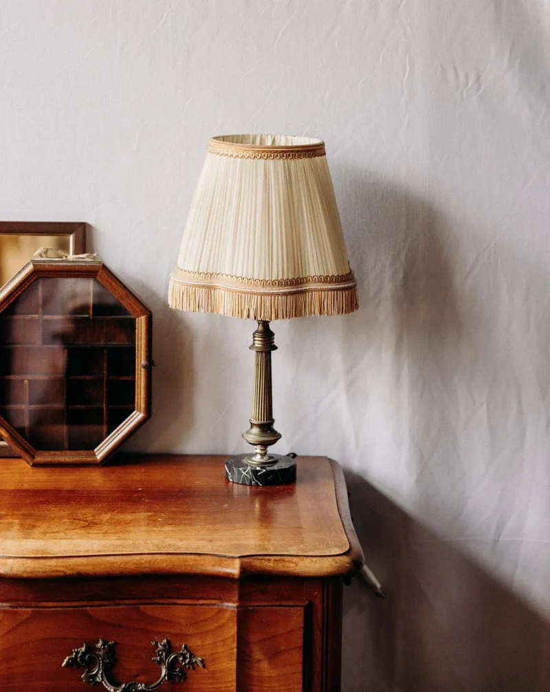 Suzanne, la lampe à poser effet marbre N°480