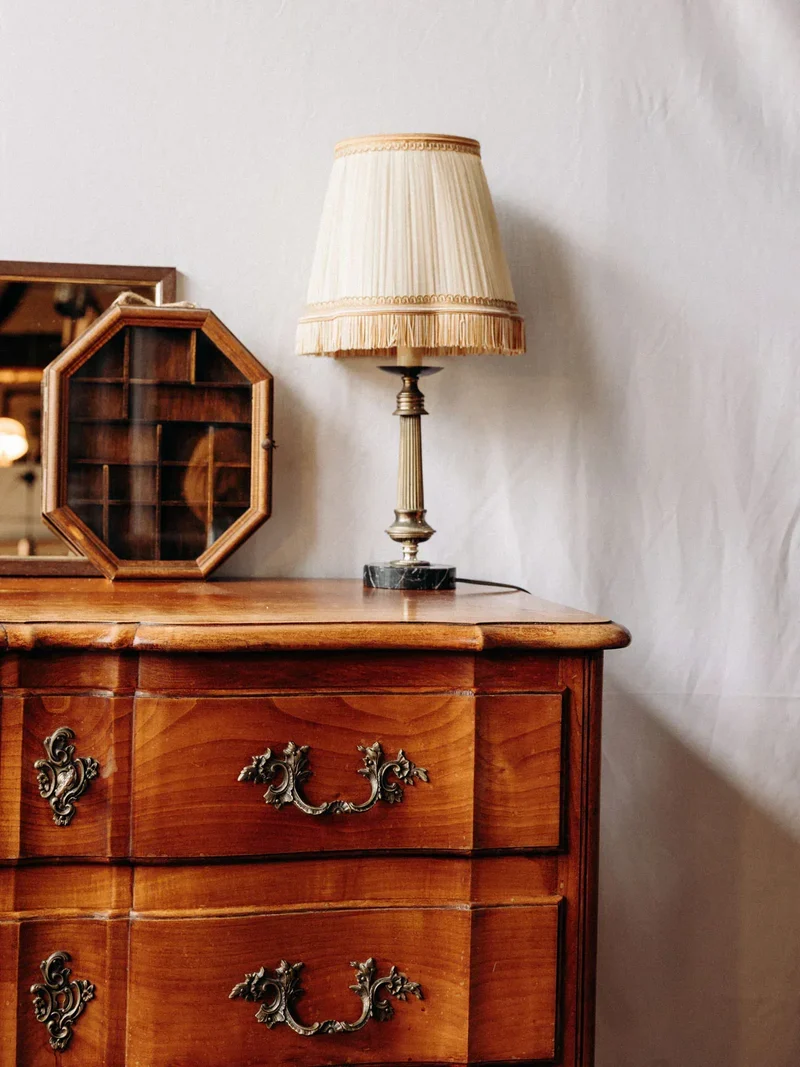 Suzanne, la lampe à poser effet marbre N°480