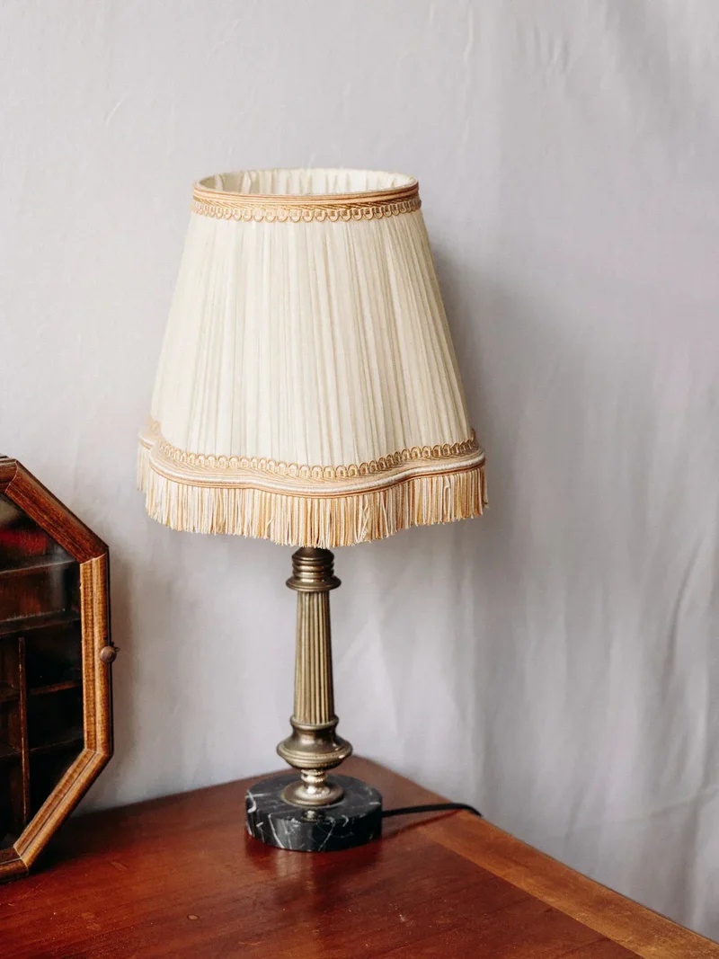 Suzanne, la lampe à poser effet marbre N°480