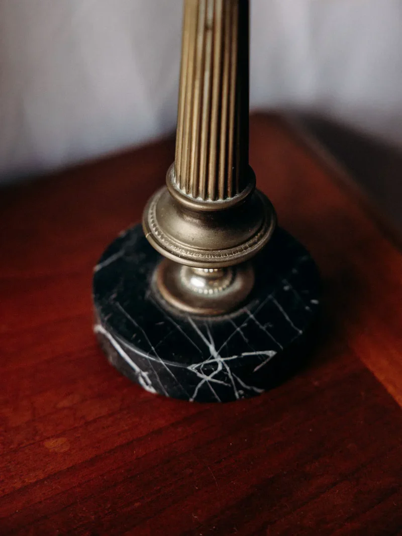 Suzanne, la lampe à poser effet marbre N°480