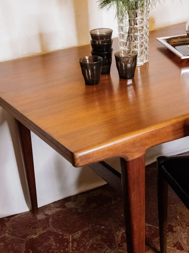 Karla, la table à manger en bois de palissandre N°1079