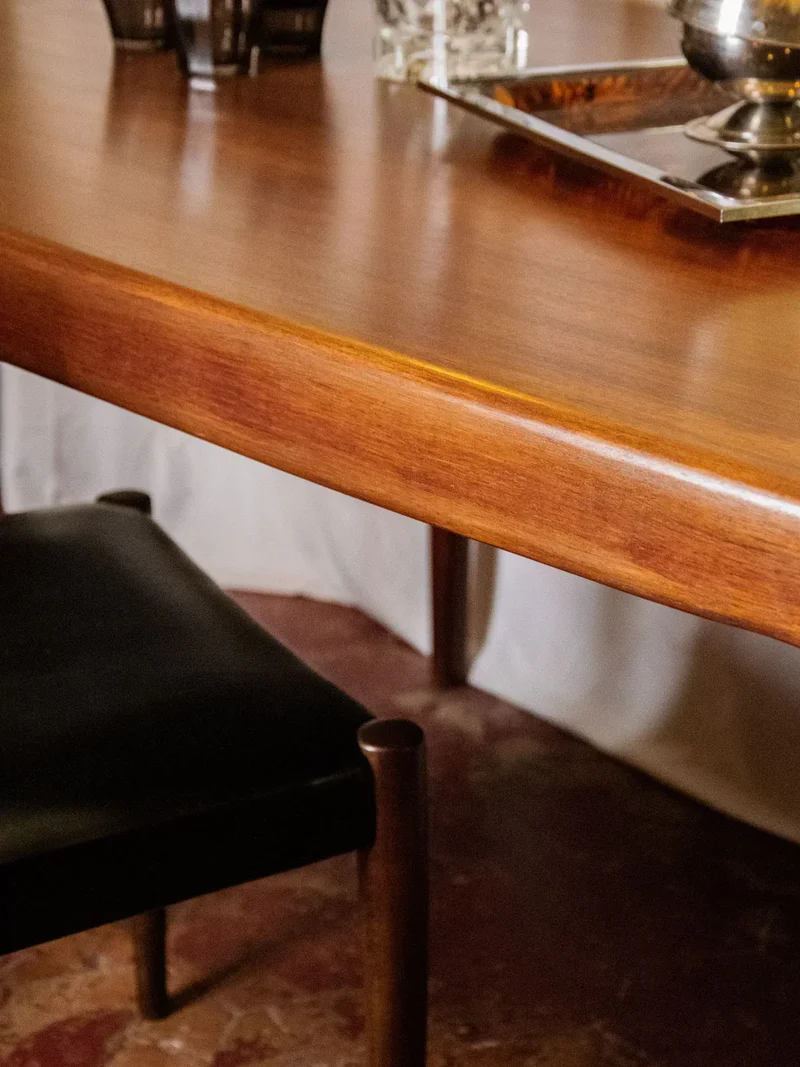 Karla, la table à manger en bois de palissandre N°1079