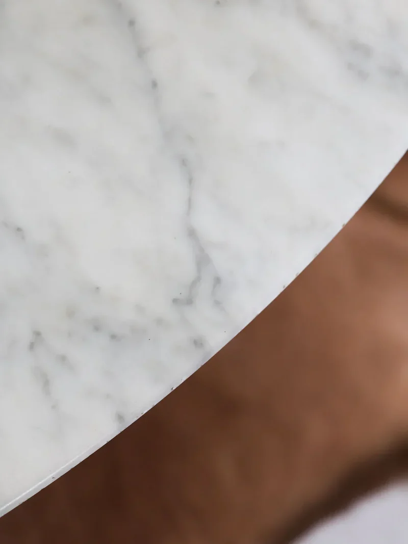 Karla, la table ronde en marbre N°1062