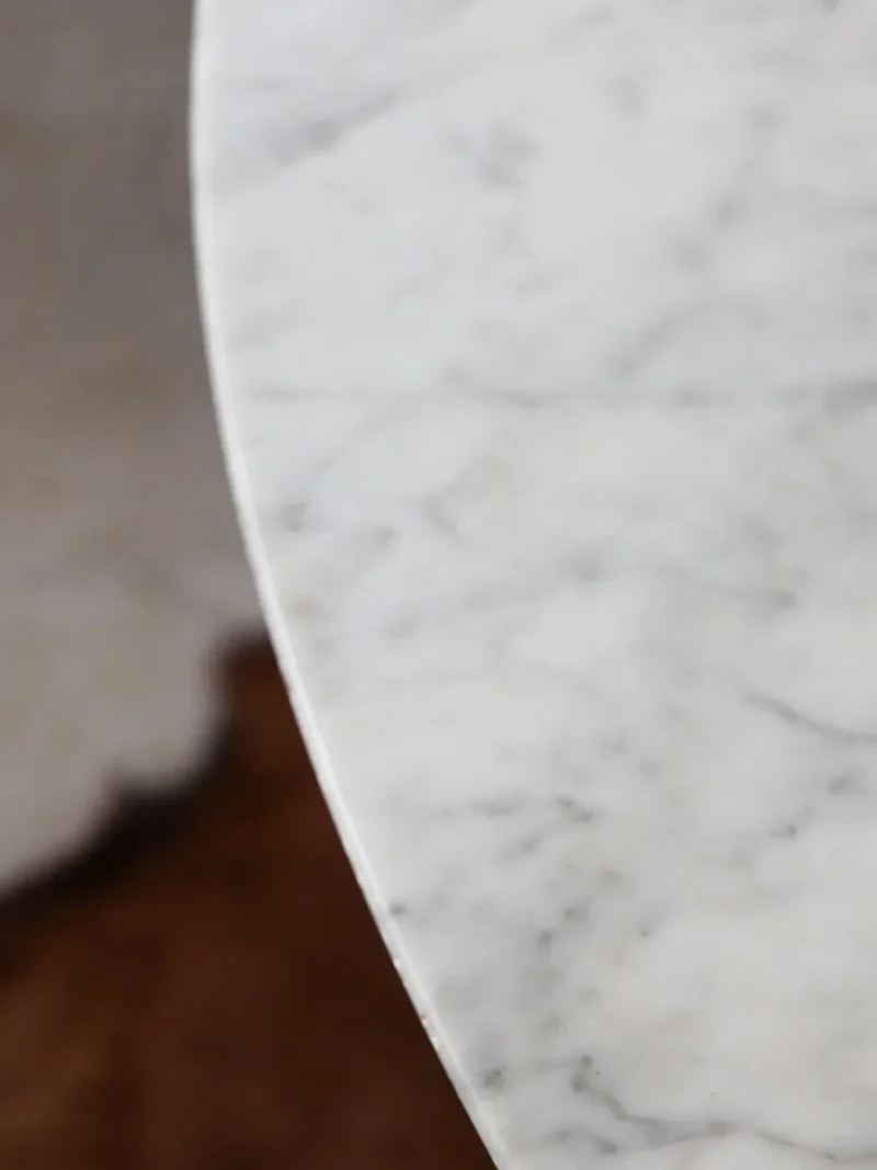Karla, la table ronde en marbre N°1062