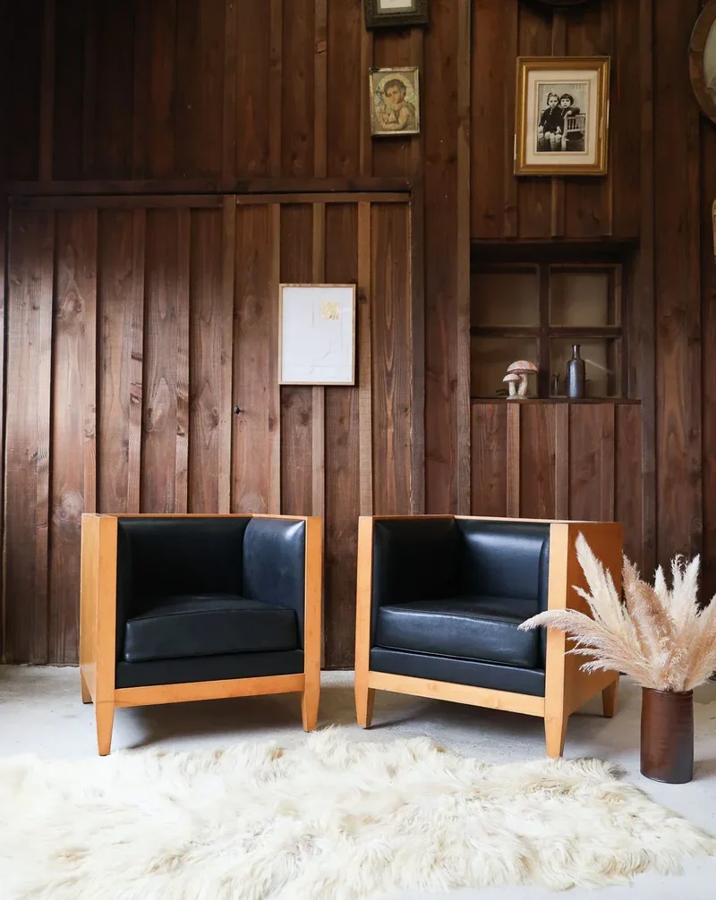 Ernest, la paire de fauteuils cubes en cuir N°671