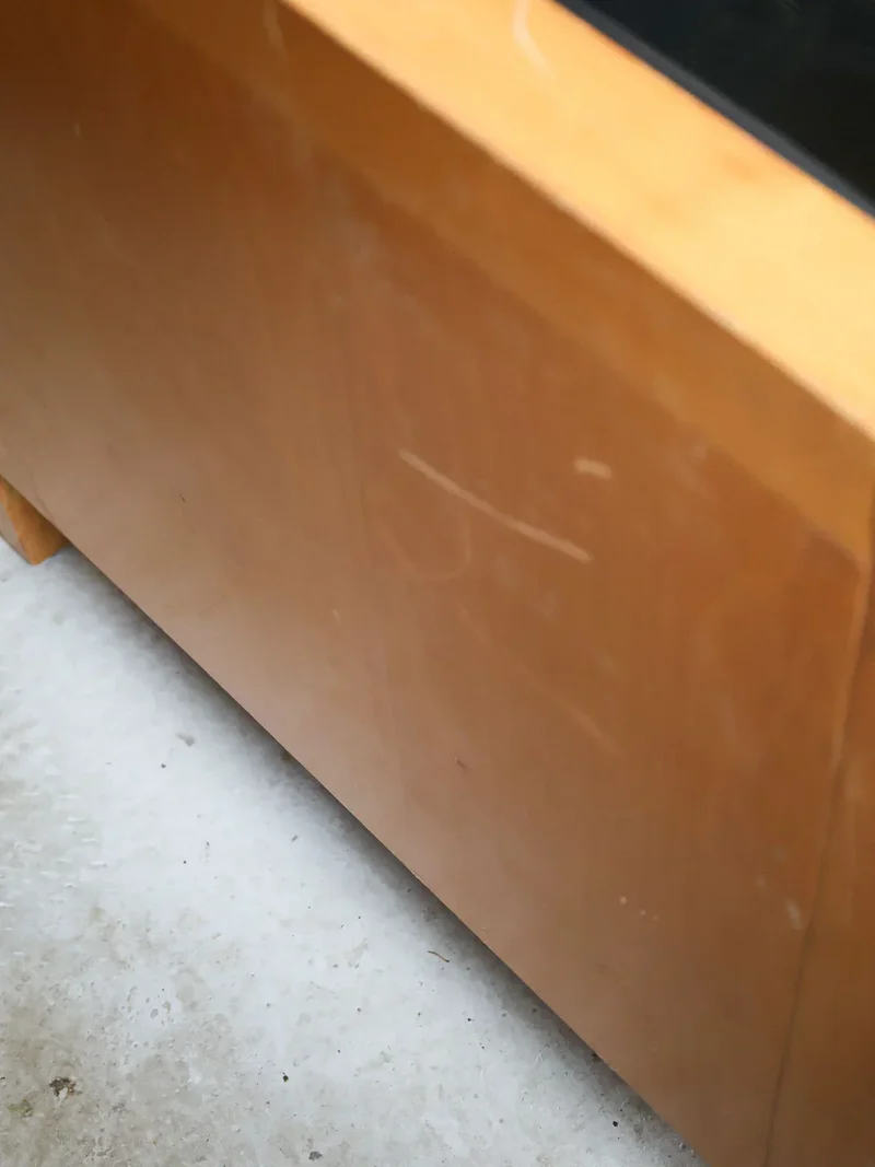 Ernest, la paire de fauteuils cubes en cuir N°671